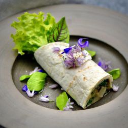 Burrito mit Blüten