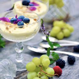 Creme mit Beeren