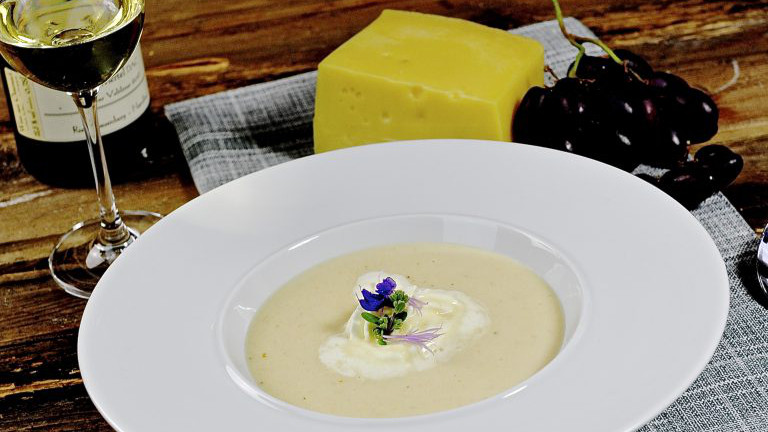 Käse-Weinsuppe