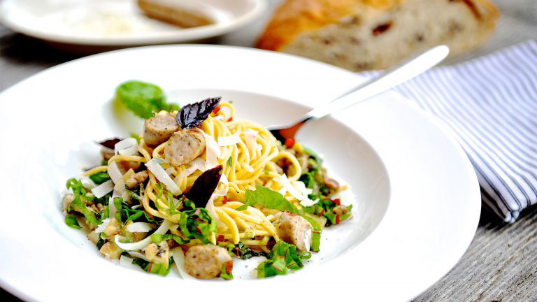 Spaghetti mit Mangold und Bratwurst