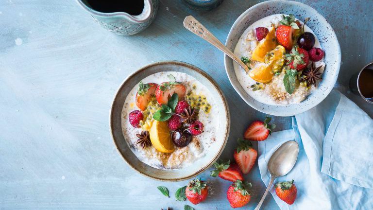 Frühstücksbrei mit Beeren