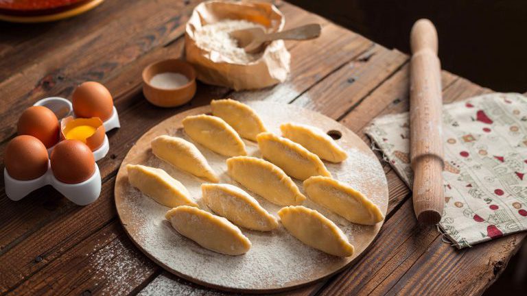 Gefüllte Knödel, Nudelholz