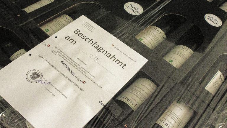 Beschlagnahmte Ware am Bioweingut Lenikus in Grinzing