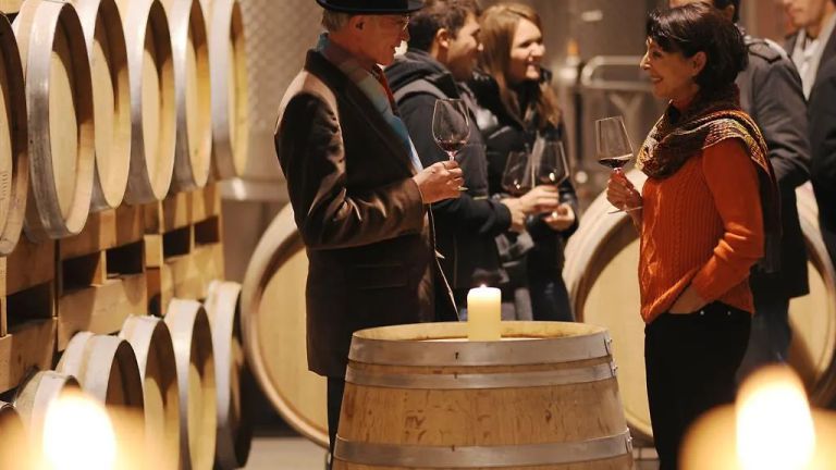 Den neuen Wein loben