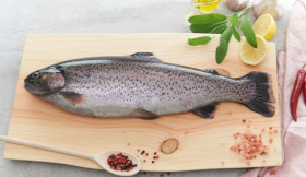 Mariazeller Bio–Lachsforelle im Ganzen, küchenfertig