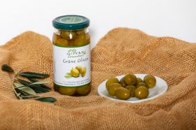 Grüne Oliven in Salzlake