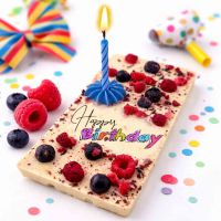 Premium weiße Schokolade - Happy Birthday inkl. Kerze 95g