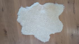 Lammfell vom Bio-Walliser Schwarznasenschaf - in NÖ gegerbt