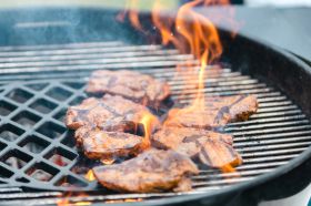 Reh Schlögel Steaks mariniert, 400g bis 500g