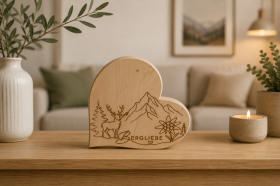 Bergliebe Herz aus Zirbenholz - Deko mit Hirsch & Edelweiss