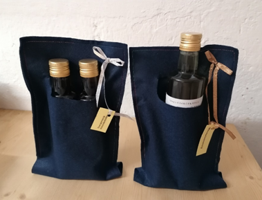Geschenkpackungen Essig, entweder 2 mal 0,25 Liter oder 1 mal 0,5 Liter verschiedene Sorten
