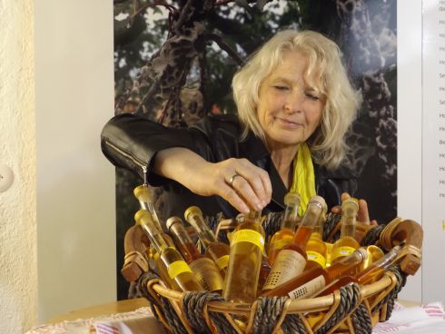 Met und verschiedene Metvarianten sind bei unseren Kunden sehr beliebt und sind köstliche Geschenke und zum Geniessen.