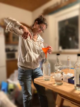 Charlie beim Verdünnen