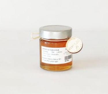 Zutaten: Zucker, Salbeiblätter, Orangen, Zitrone

Hergestellt aus 50g Früchten je 100g
Gesamtzuckergehalt 50g je 100g

Nach dem Öffnen gekühlt lagern!