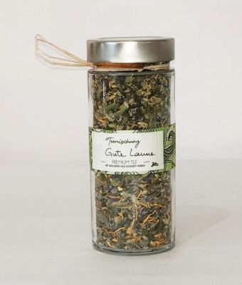 Zutaten:
Zitronenmelisse, Schafgarbe, Lavendelblüten, Ringelblume, Königskerze, Lindenblüten