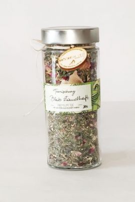 Zutaten: Brennnessel, Rosenblüten, Lavendelblüten, Ingwer, Basilikum, Liebstöckel