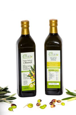 Olivenöl Extra Nativ 750 ml
Preisgekröntes Olivenöl, natürlicher Anbau. 
Intensiver, fruchtiger, grasiger Geschmack. 
Perfekt für Salate, Rohkost, aber auch zum Kochen und Braten geeignet

