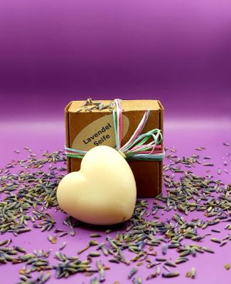 Lavendel Seife palmölfrei in der umweltfreundlichen Verpackung
Sag Danke mit einem Herz aus Lavendel