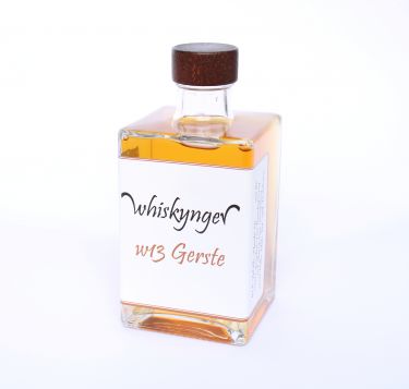 10jähriger Single Malt Whisky aus Gerstenmalz. Die Basislagerung im Bourbonfass und die Veredelung im Sherryfass sorgen für einen langanhaltenden Geschmack!
