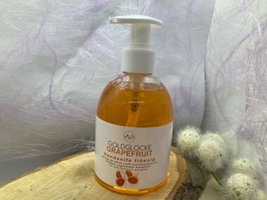 Unsere milde Flüssigseife reinigt die Hände sanft und hinterlässt ein frisches, angenehmes Hautgefühl.
Der spritzige Duft von Grapefruit erfrischt und verleiht jedem Wasch- und Pflegeerlebnis eine frische Note.