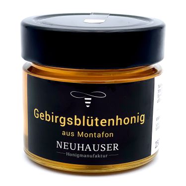 Der Gebirgsblütenhonig wird im Gauertal (Montafon) direkt unter den 3 Türmen auf über 1500 m Seehöhe geerntet.
Durch die erschwerten Erntebedingungen und die kurze Blütezeit zählt dieser
Honig zu unseren rarsten und exklusivsten Sorten.
Der Honig ist anfangs sehr mild, eher süß. Im Abgang entfaltet sich die ganze Vielfalt an
Gebirgskräutern, die diesen Honig auszeichnen. 

Die Bienen sammeln Nektar und Pollen aus Alpenrosen, Kräutern und Gebirgsblüten.
