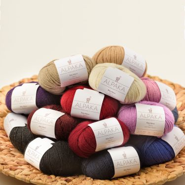 Alpaka Exclusiv - Baby Alpaka Wolle

Der Klassiker unter den wertvollsten Strickgarnen. Baby Alpaka Wolle in den verschiedensten Farbgebungen. 
Besonders fein und flauschig. 

Sehr angenehm zum kreieren deiner Lieblingsstücke.

Qualität: 100% Baby Alpaka Wolle 

Lauflänge: 112 m
Nadelstärke: 3,0 - 4,0
Maschenprobe (R M): 28M 36R 