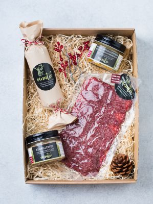 Symbolfoto

Inhalt:
1x Hirschschinken aufgeschnitten, vakuumiert (100g; mit Bio-Zutaten)
1x Wildsalami (250g)
1x Rehpastete mit Beeren (150g; mit Bio-Zutaten)
1x Wildrohwürstel (200g)
1x Paradeispesto mit Chili und Wildwurst, 150g