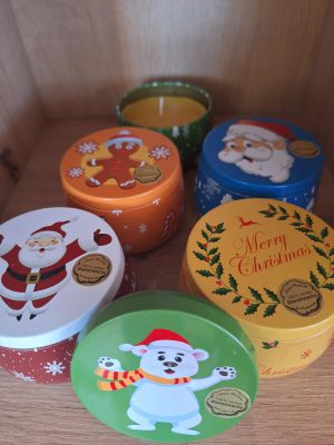 Diese Bienenwachs Kerze verbreiten den angenehmen Duft des Bienenwachses. Der Vorteil ist auch, dass die Dose nach Gebrauch wieder mit dem Deckel dicht verschlossen werden kann. Somit bleibt die Kerze immer sauber und kann auch nach längerer Zeit wieder optimal verwendet werden.

Zufällige Motivauswahl