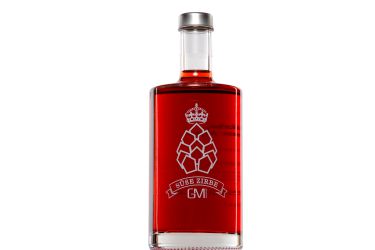 28% vol
0,2

Die ,Süße Zirbe unterscheidet sich vom klassischen Zirbenschnaps in der Alkoholstärke und Süße. Durch die zusätzliche Süße wird der Zirbenschnaps zum Likör mit einem niedrigeren Alkoholanteil.
Lang anhaltender süßer Geschmack mit harziger Note.
