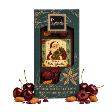 Weihnachten zum Genießen – Kirsche & Mandel

Ein besonderer Schokoladengruß für die schönste Zeit des Jahres. Unsere Premium Weihnachtsschokolade verbindet feinste Schokolade mit fruchtigen Kirschen und knackigen Mandeln – festlich veredelt und liebevoll von Hand dekoriert.

Das nostalgische Weihnachtsmotiv macht jede Tafel zu einem kleinen Geschenk und zu einem echten Blickfang unter dem Weihnachtsbaum.

Feinste Schokolade · Kirsche · Mandel · Handgemacht in Österreich

Ideal als Weihnachtsgeschenk, Mitbringsel, Kundengeschenk oder für den festlichen Genuss zu Hause.

Premium Selection – Handmade in Austria.

Dieses Produkt ist handgemachte Schokolade in höchster Qualität.