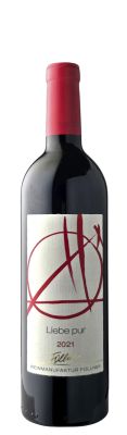 Liebe pur 2021 ist eine Cuvee aus 65% Cabernet Sauvignon und 35% Merlot.
Einladende, feine und präzise Fruchtausprägung, Cassis, Waldheidelbeere, elegante Kräuterwürze, etwas Waldboden, saftig und hochreif; auf dem Gaumen von einer passenden Tanninstruktur geprägt, die Eindrücke im Duft sind sofort präsent und nachvollziehbar, am Beginn seiner Entwicklung, ausgezeichnete Persistenz und die schwarze Johannisbeere bleibt lange in Erinnerung, ganz großes Lagerpotential!